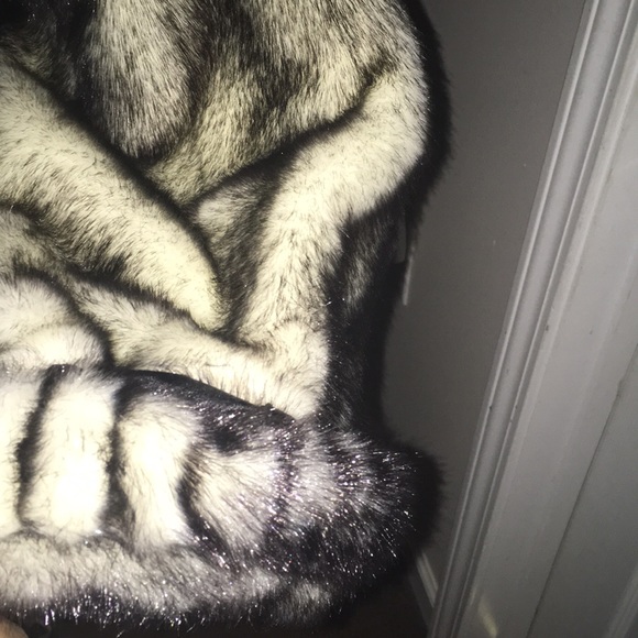 Dennis Basso faux fur coat - Picture 4 of 5